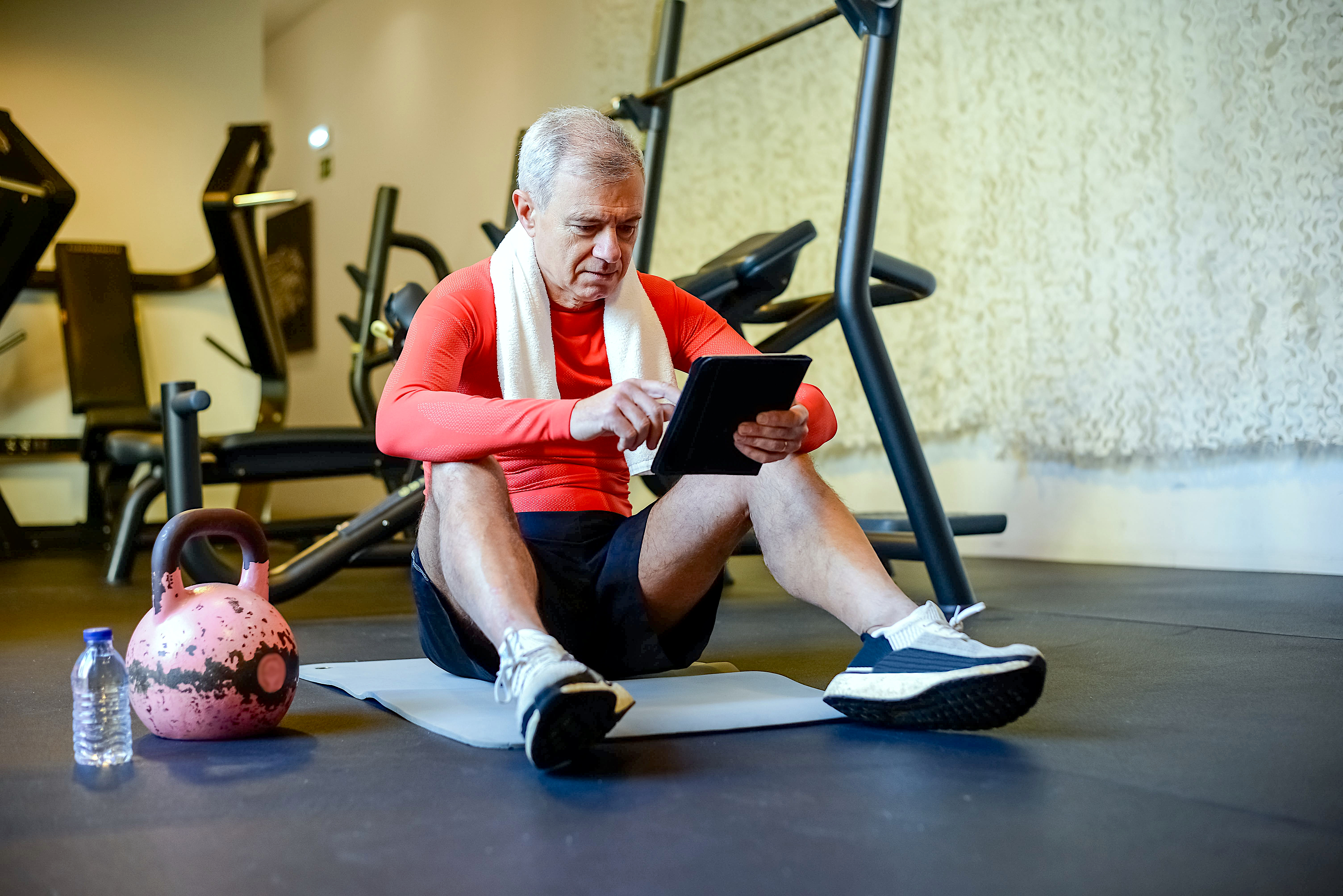 Strength training longevity statistics: people who lift weights have 15% to 23% lower risk of death in the research, and the benefit peaks around 30 to 60 minutes a week. Every number links to its study.