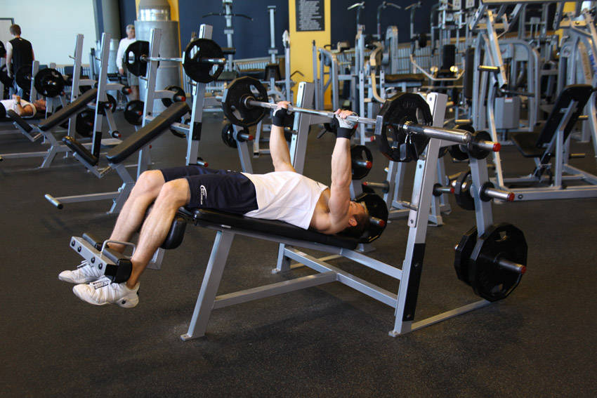 Decline Bench Press: Ending position