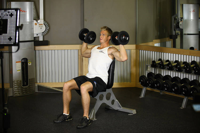 Dumbbell Shoulder Press: Starting position