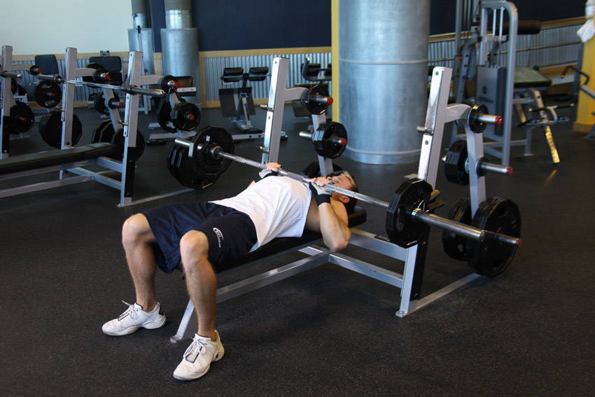 Close-Grip Bench Press: Starting position