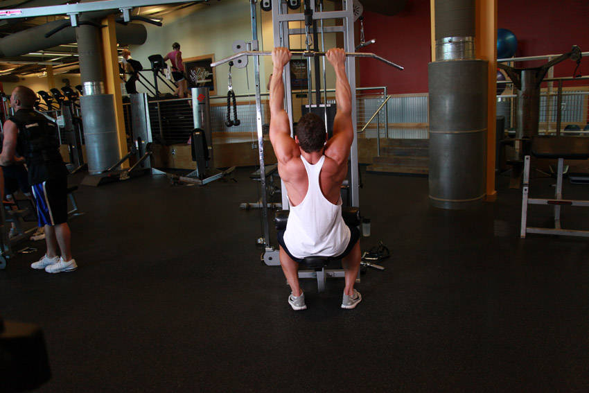 Close Grip Pulldowns: Starting position