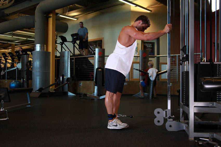 Cable Kickbacks: Starting position