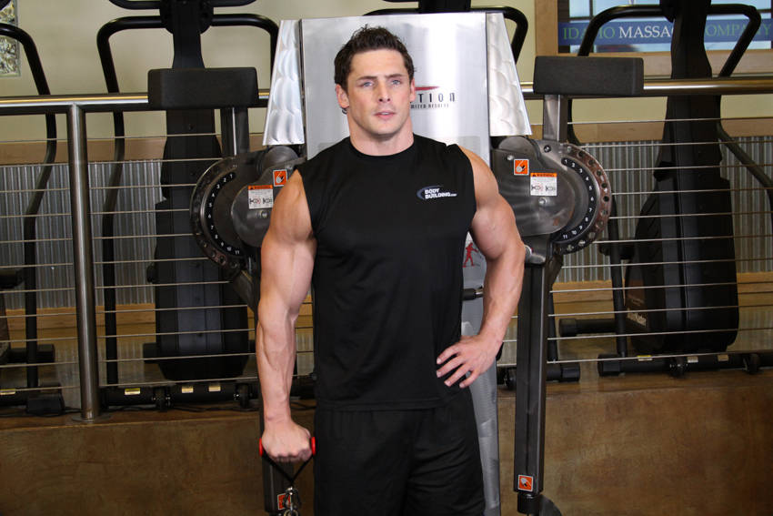 Cable Front Raise: Starting position